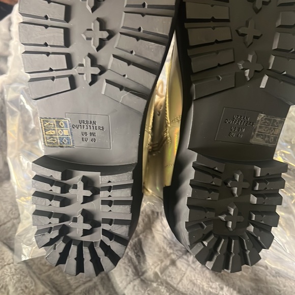 Urban outfitter iridescent boots - Picture 6 of 10